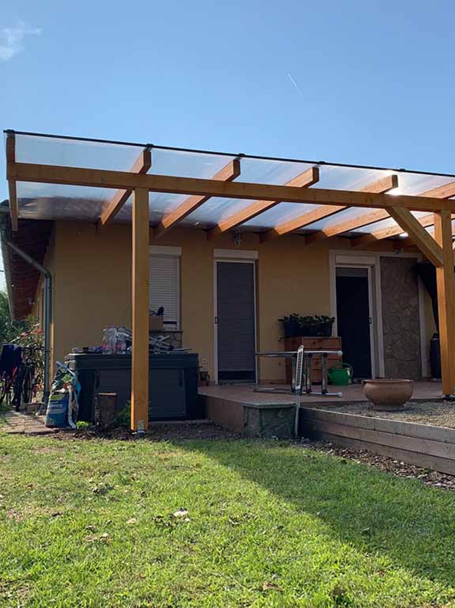 Faszerkezetes polikarbonattető