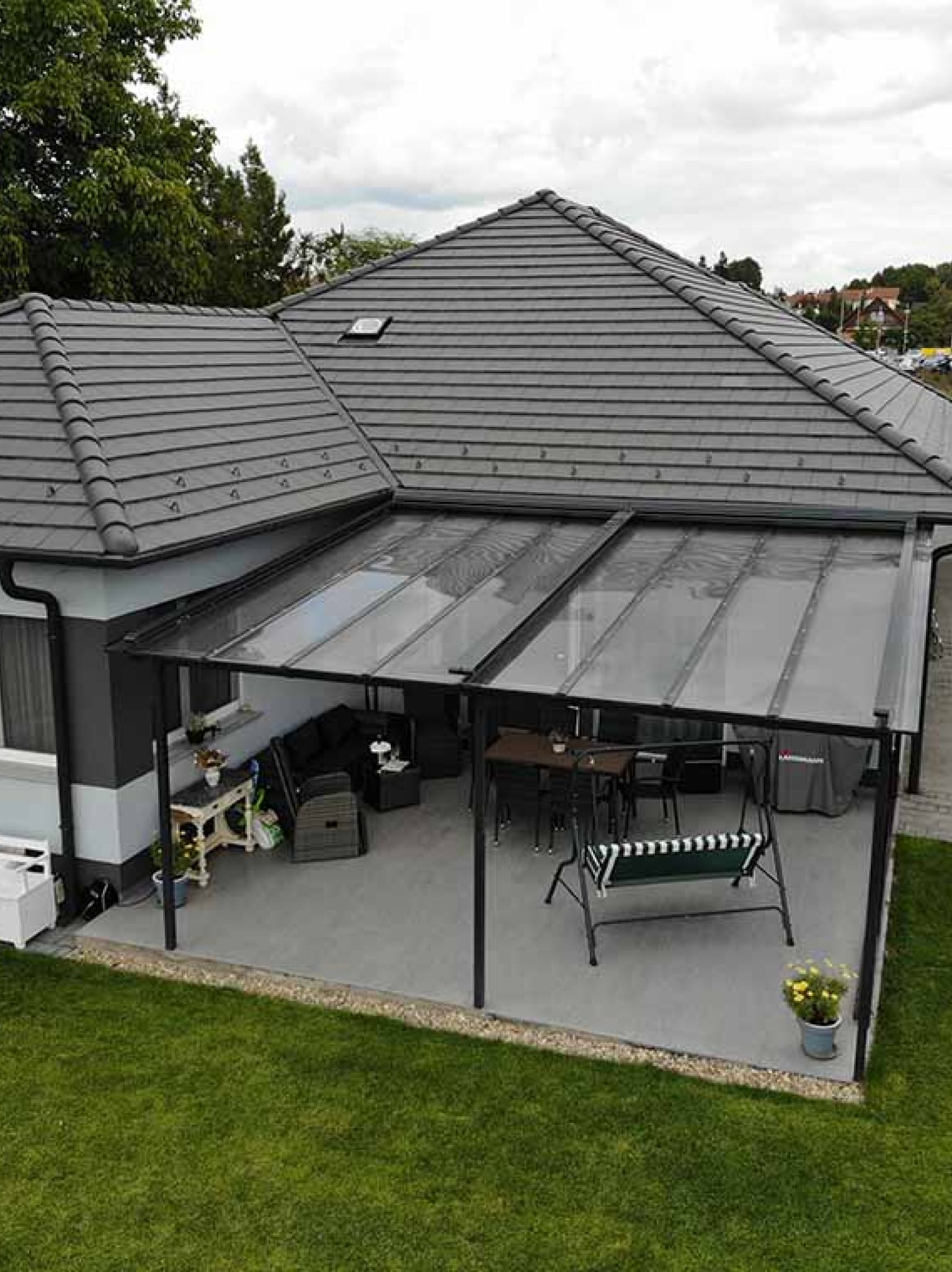 tömör polikarbonát tetö